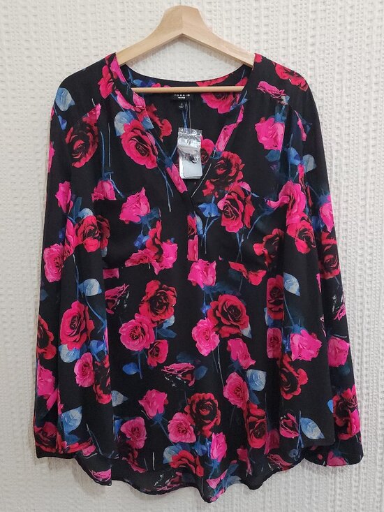 torrid Tops - Torrid Harper Plus Size Floral Top Black and Pink Women's Plus Size 3X NEW